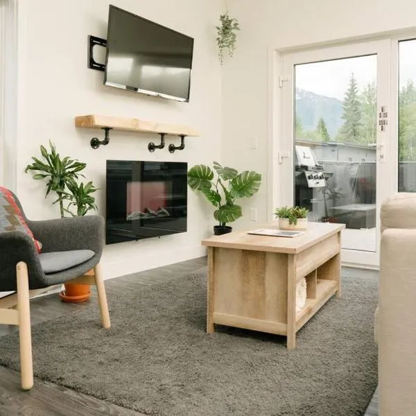 The Nest - Condo with Hot Tub & BBQ, hotel a Revelstoke