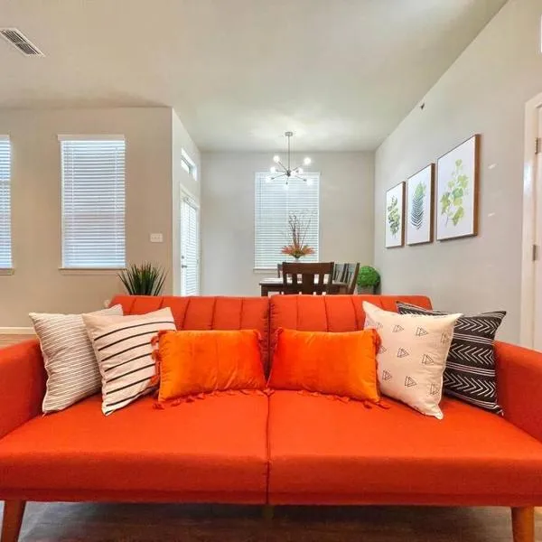 NEW! Luxury Apt, 5 min from Mall, Airport, & Dine!, hotel v destinaci McAllen