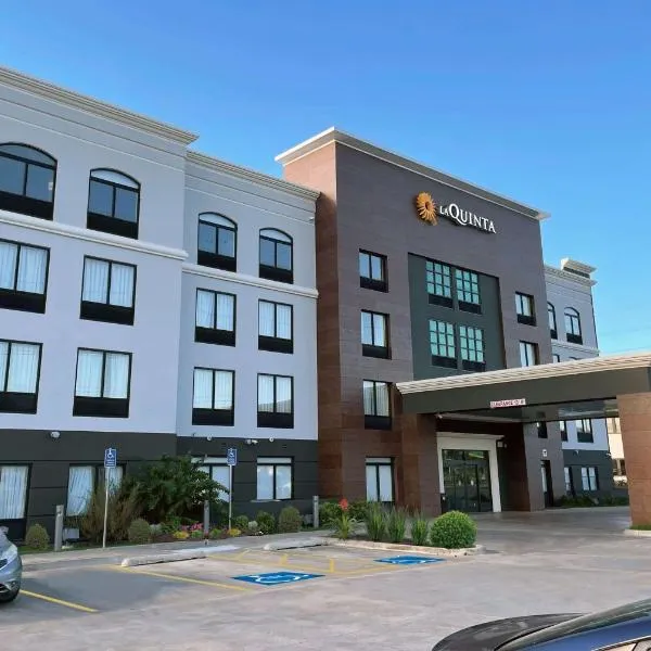 La Quinta Inn & Suites by Wyndham Tulsa Midtown, hotel in Tulsa