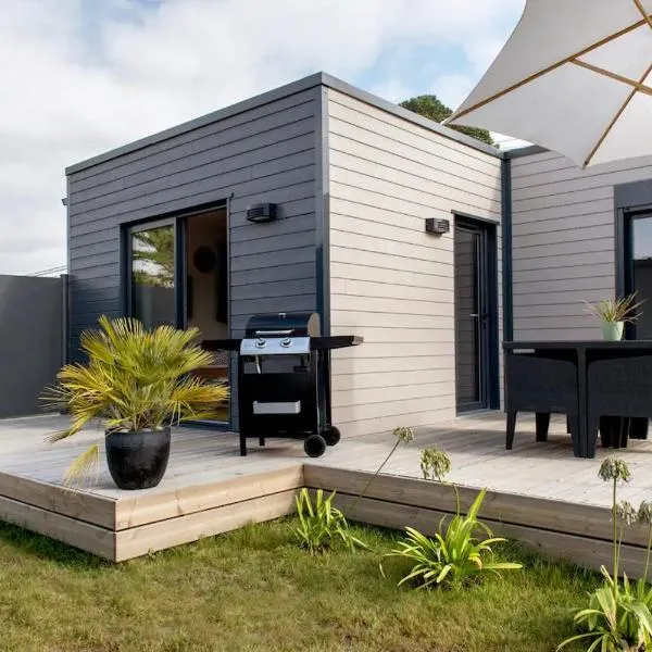 Résidence Les Trois Mâts à Trestel, en bord de mer, sur la Côte de Granit Rose, ξενοδοχείο σε Trévou-Tréguignec