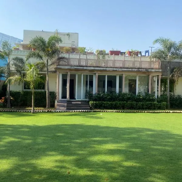 Hotel Cedar, hotel v mestu Jaipur