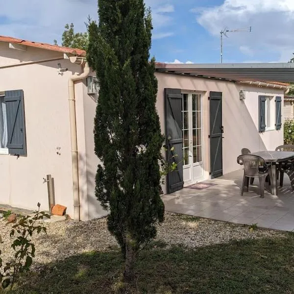 Gîte maison à Montendre, hotel in Mérignac