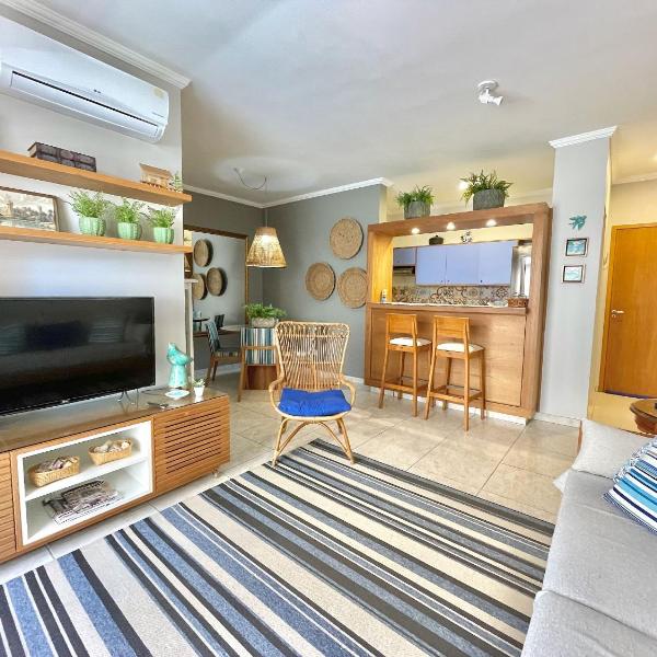 Lindo apartamento 2 quartos 200m da praia c/ AC