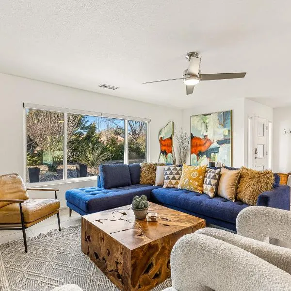 Trendy 3BR in Sedona: Hot Tub/Fire-pit /Central Location, hotel v destinaci Sedona