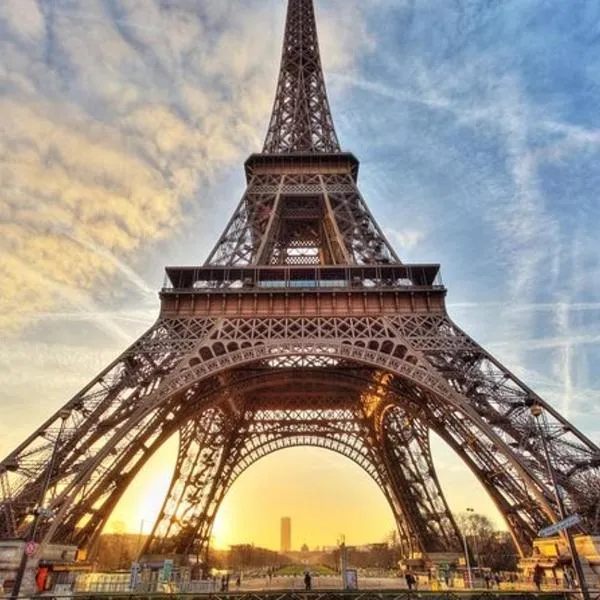 Eiffel Tower 5 bedrooms 10 guests with 2 Carpark
