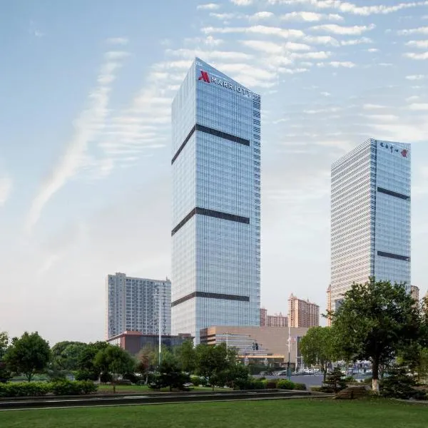 Zhangjiagang Marriott Hotel, hotel en Qiwei