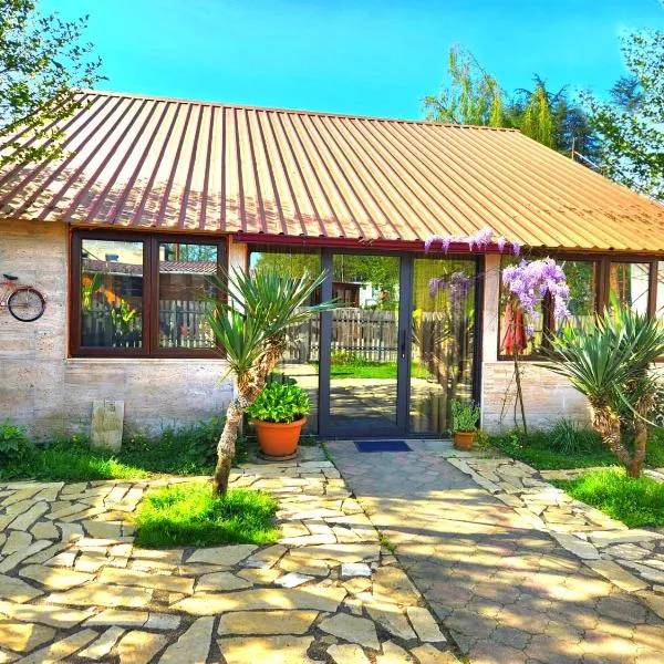 House & Yard Sesil XL 90m to beach, hotel v destinaci Ureki