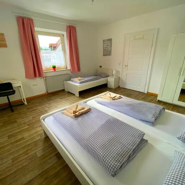 Ferienzimmer Fischach, hotel v destinaci Fischach
