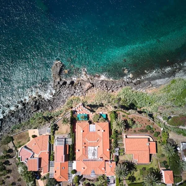 Inn & Art Madeira, hotel v destinaci Caniço