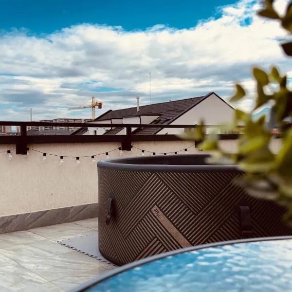 Skylark - Monaco Penthouse with Jacuzzi & Panoramic View, hotel u gradu 'Braşov'