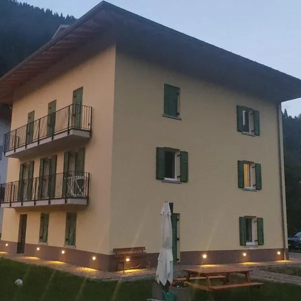 Casa Le Iscle, hotel v mestu Pellizzano