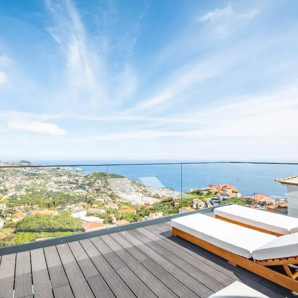 House of Cork and Ivy - By WeHost, hotel v destinaci Câmara de Lobos