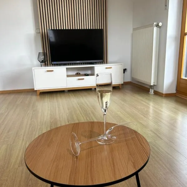 Gehobene Ferienwohnung Madera Campesina, hotel v destinaci Hunderdorf