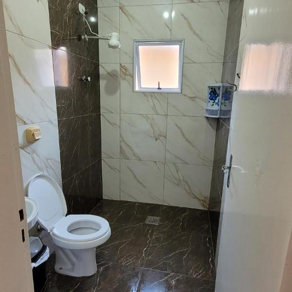 Casa para 5 pessoas, 1 vaga de garagem, wi-fi, próximo EMS - Foto 3