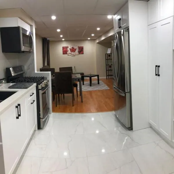 3 Spacious Bedroom Basement Apartment in Richmond Hill, Hotel in Richmond Hill