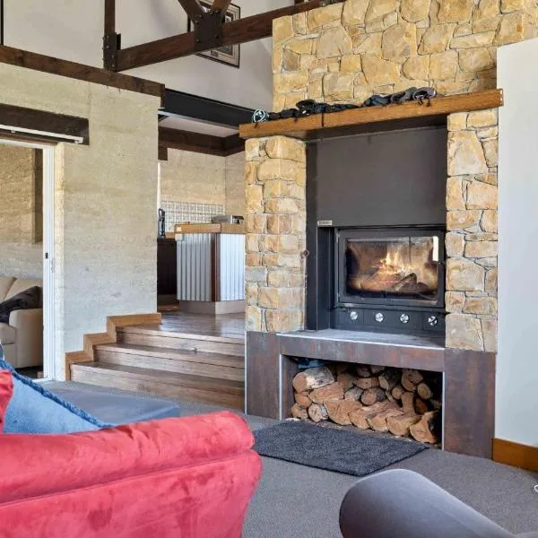 Old Hut Creek Chalet, hotel in Jindabyne