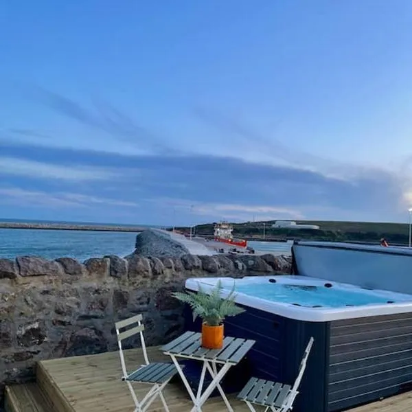 Lighthouse Cottage With Hottub, hotel v destinaci Aberdeen