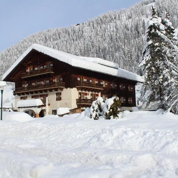 Hotel Schlosswirt, hotel em Grosskirchheim