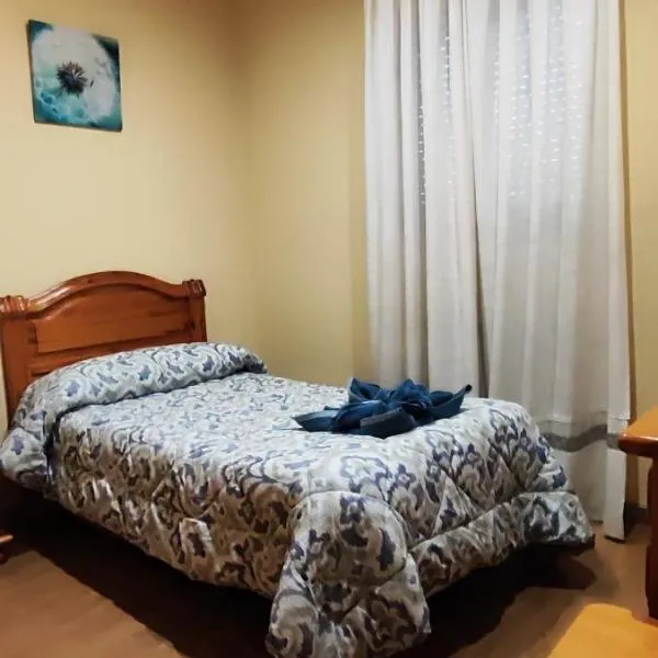 Hostal Hotel EL Chato – hotel w mieście El Barraco