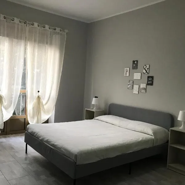Il Borgo Antico: Vista su Reggia di Venaria Reale, hotel in Venaria Reale