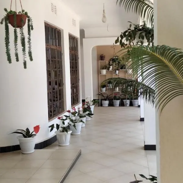 mamacollins homestay, hotel v destinaci Arusha