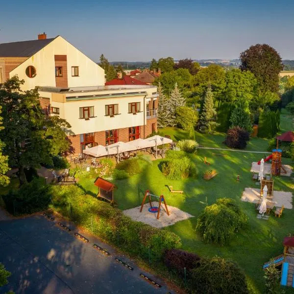 April hotel Panorama, hotel em Rychnov nad Kněžnou