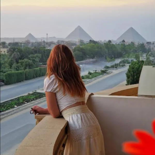 Pyramids sunrise inn, hotel u gradu Abū Şīr