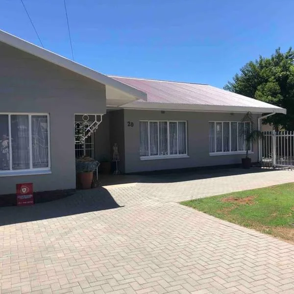 House Fynbos, 4 Bedroom house, hotel in Bloemfontein