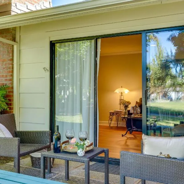 Serene Napa Retreat with Pool Access and Patio!, hotel di Napa