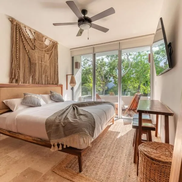 NHOA 209A Lux 2BR Condo Pool View in Aldea Zama, khách sạn ở Tulum