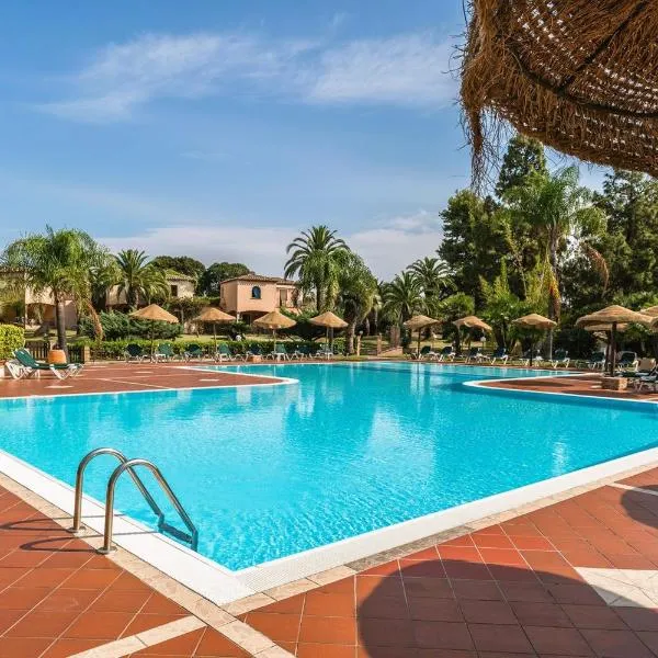 Apartments in residence with swimming pool in Santa Margherita di Pula, 250 meters from the sea, hotel V Pule