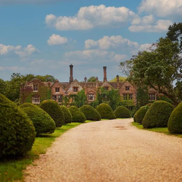 Seckford Hall Hotel & Spa, hotel in Ashbocking