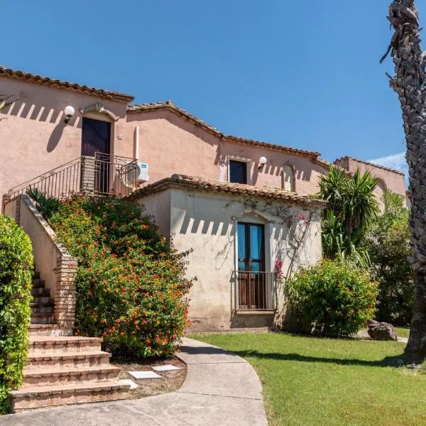 ISA-Residence with swimming-pool in Santa Margherita di Pula, apartments with air conditioning and private outdoor space at only 250 m from the beach, hotel v destinaci Santa Margherita di Pula