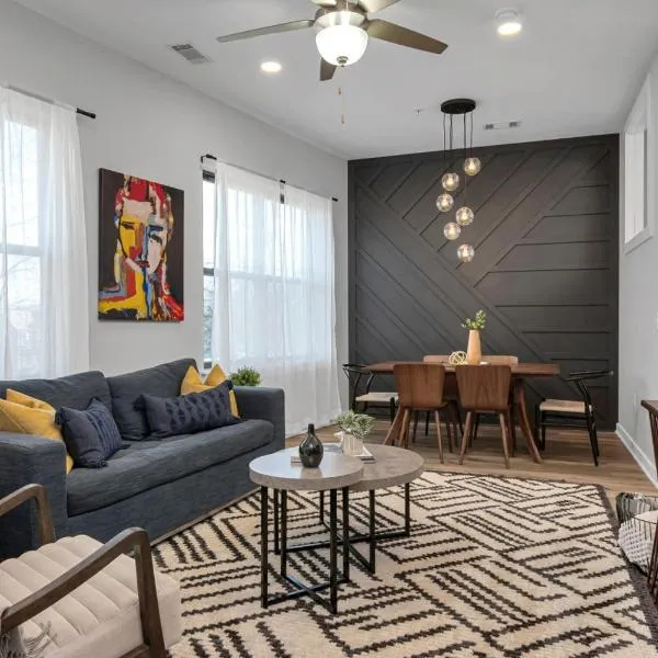 Lovely 2 Bedroom,3 Bed Near Restaurants, Bars, Shopping and Vanderbilt, Belmont, hotel in Nashville