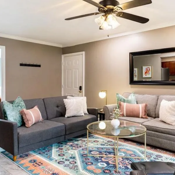 Downtown Nashville Condo, Walk to Broadway with Free Parking, hotel en Nashville