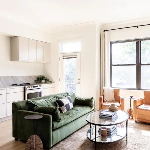 Luxury by Music Row Belmont Vanderbilt FREE Parking, hotel v destinaci Nashville