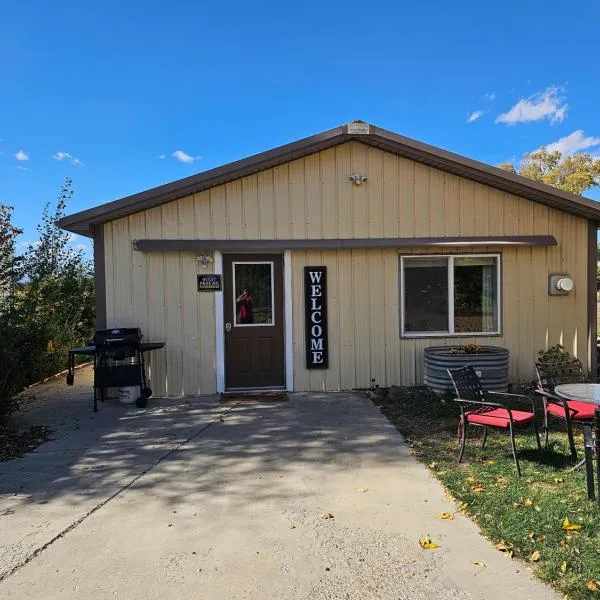 Peaceful, Private and Airy on a 5 acre farm, hotel v destinaci Grand Junction
