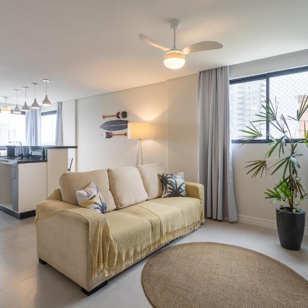 Espaço amplo e confortável 3 Quartos, Churrasqueira, Cozinha completa, 180m da Praia, Wi-Fi, duas vagas de garagem - Foto 2