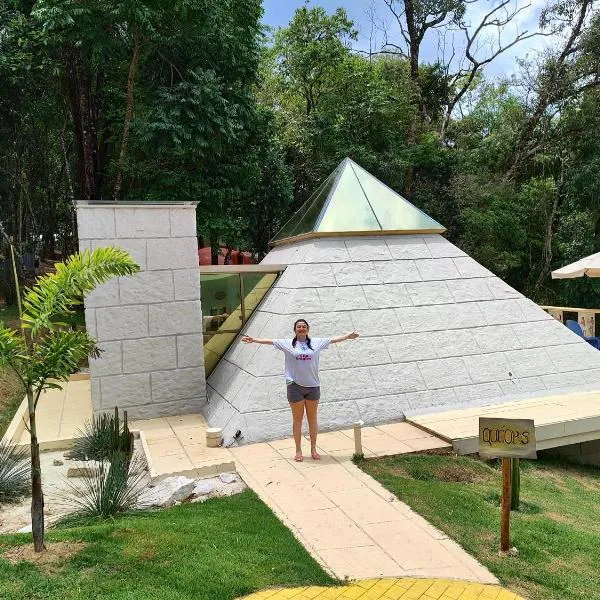 Pirâmide Quéops, Vila Mágica, hotel v destinaci Bueno Brandão
