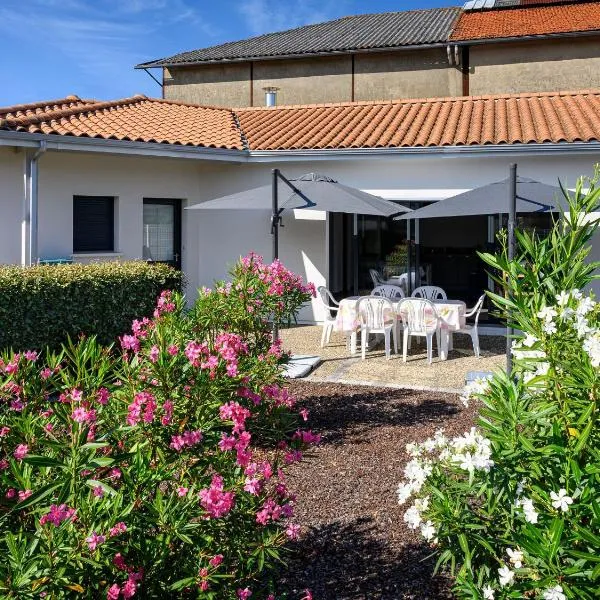 Maison moderne près plage Aiguillon - 2 chambres, terrasse, jardin, parking - Calme et confort - FR-1-420-63, hotel in Arcachon