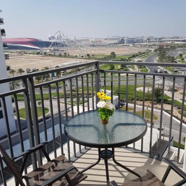 B8 Studio close to Formula 1 with Ferrari world view、アブダビのホテル