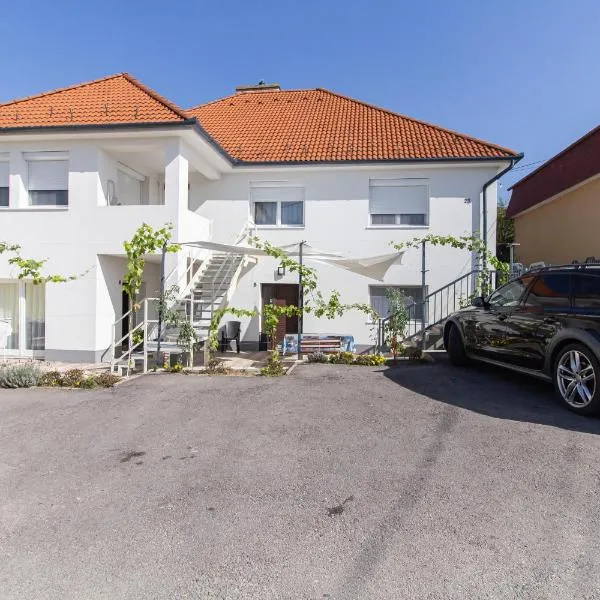 Déli Terasz A Apartman Free parking, self-check-in anytime, hotel v Győru