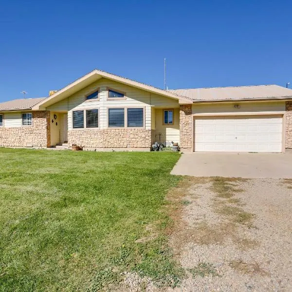 Cortez Retreat with Office and Stunning Mtn Views, hotel di Cortez