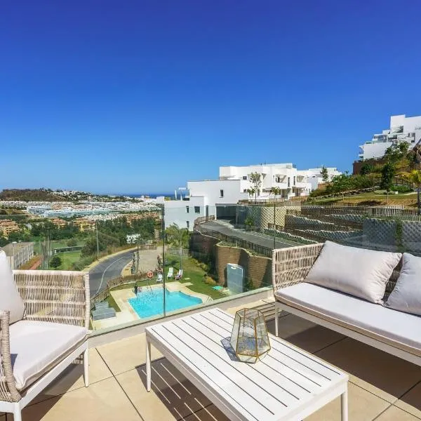 Penthouse Banderas with own pool, hotel a La Cala de Mijas