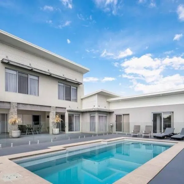 Hildeton Pool House, hotel in Shepparton