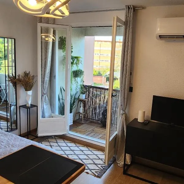 Studio Bellevue 35 avec balcon, hotel v destinaci Albi