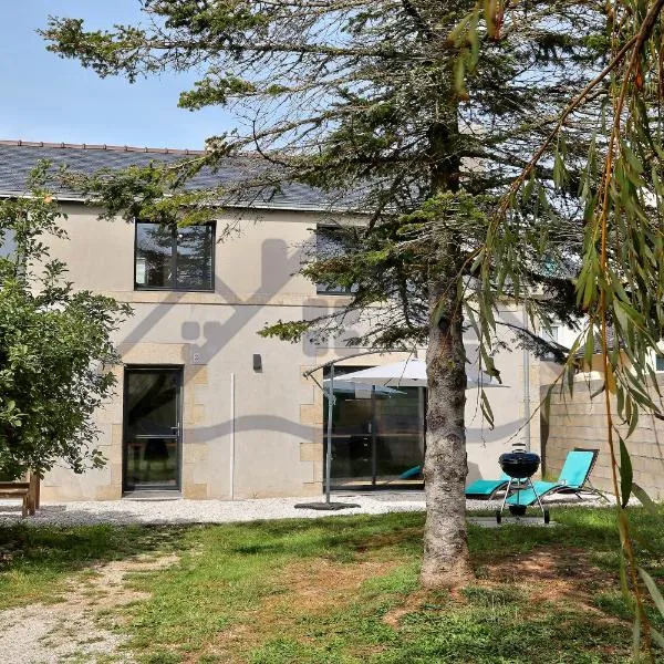 LocaLise - M3C - La petite Bigoudène - Maison entièrement rénovée en duplex avec jardin - Tout à pied, plage, port, centre, commerces - Wifi inclus - Draps inclus - Animaux bienvenus, hotel in Le Guilvinec