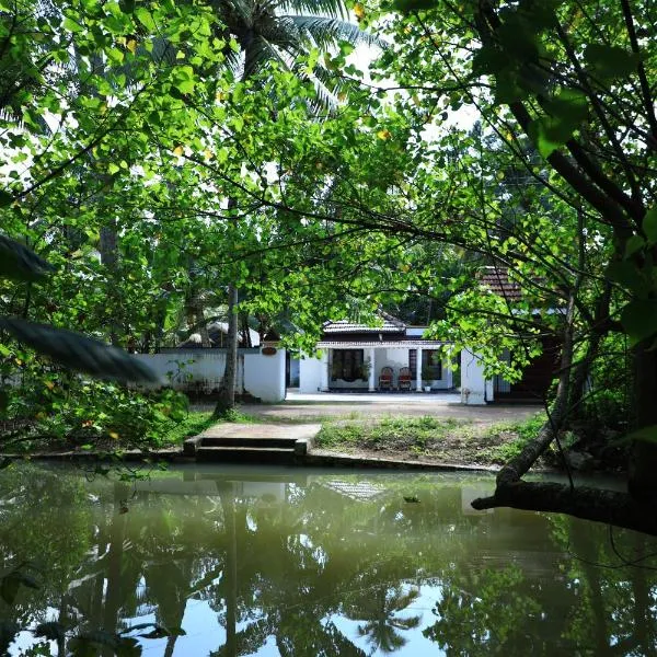Ashtaman's Chayakkadaveedu Homestay, hotel in Munroe Island