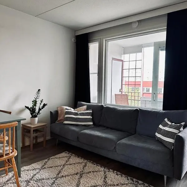 Moderni yksiö parvekkeella,, erinomainen sijainti, hotel di Helsinki