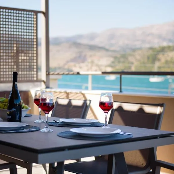 Centro Y Mar! Central Penthouse with Terrace!, hotel v destinácii Argostoli